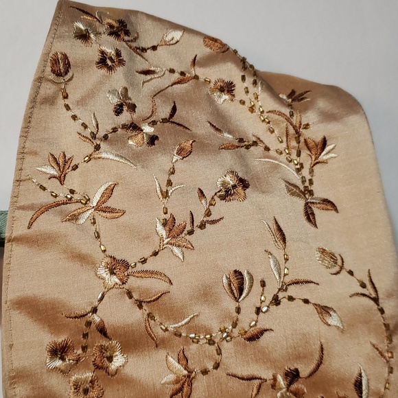 ** 3/$25 **Embroidered Beaded Handbag with Faux Wood Handles Very Nice Condition - Picture 2 of 13